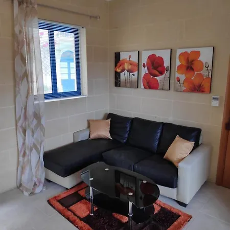 3 Bedrooms Maisonette With Pool *