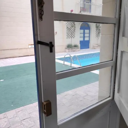 Apartament 3 Bedrooms Maisonette With Pool