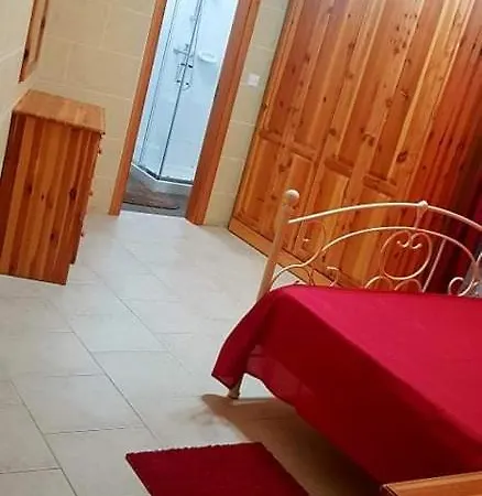 Lägenhet 3 Bedrooms Maisonette With Pool Għajnsielem