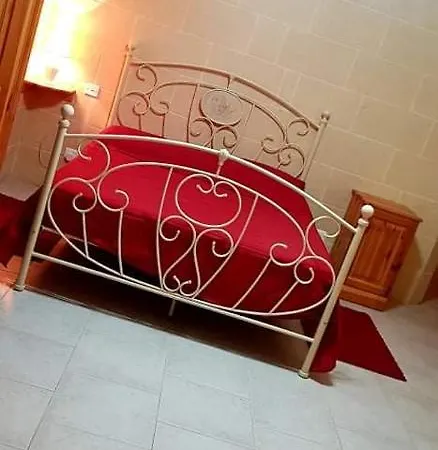 3 Bedrooms Maisonette With Pool Għajnsielem