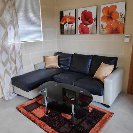 3 Bedrooms Maisonette With Pool *