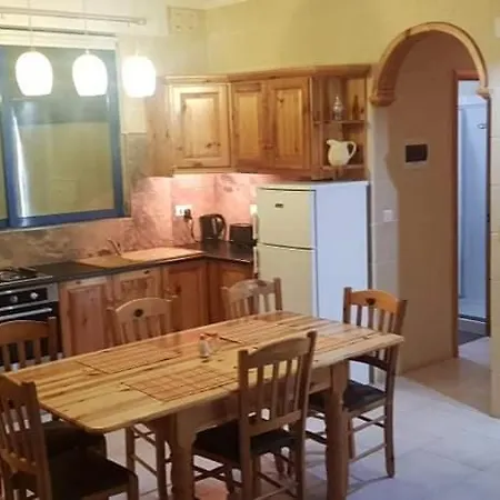 3 Bedrooms Maisonette With Pool Apartment *