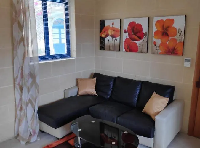 3 Bedrooms Maisonette With Pool *