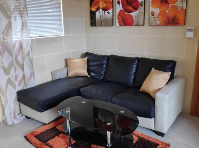 3 Bedrooms Maisonette With Pool *