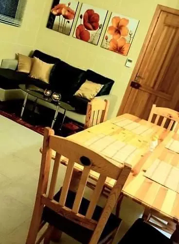 3 Bedrooms Maisonette With Pool Lejlighed